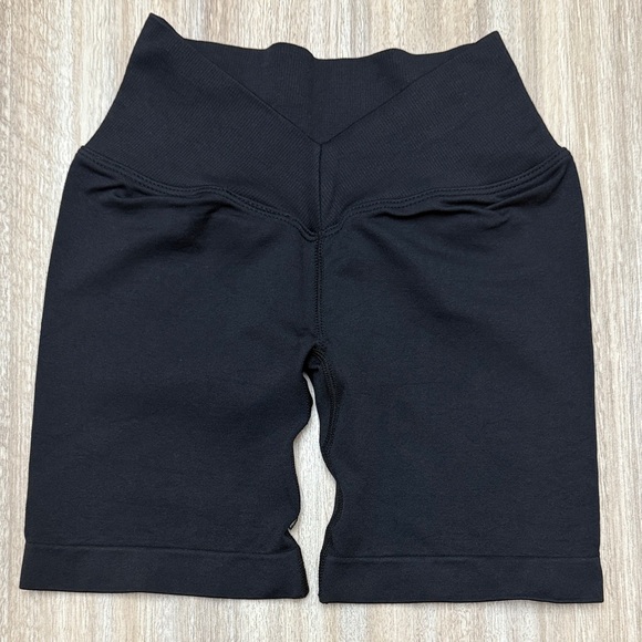 YoungLA Seamless Lift Shorts W165 Size X-Small in Black - Picture 3 of 10